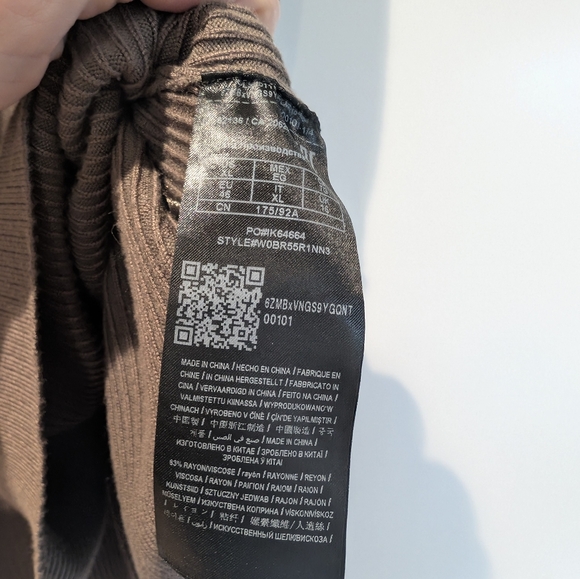 Guess Sleeveless Mock Neck Ribbed Sweater - Picture 12 of 13